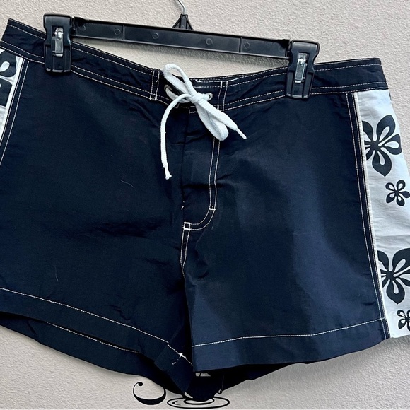 Women’s sunrays swim shirts - Picture 3 of 4